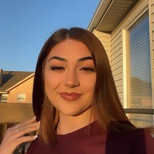 Meet your Posher, Eva